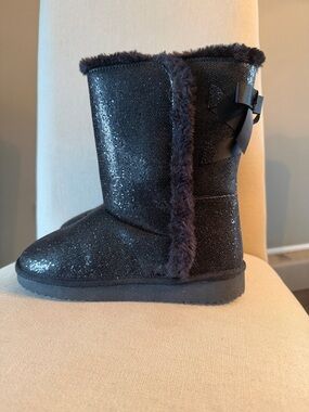 Brand new Zodiac Black Sparkle Faux-Fur Girls' Boots with Back Bow, Velcro, 3
